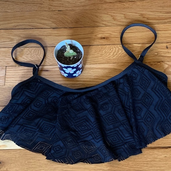 Apt. 9 Other - 🌴Black Apt.9 large ruffled bikini top🌴Large